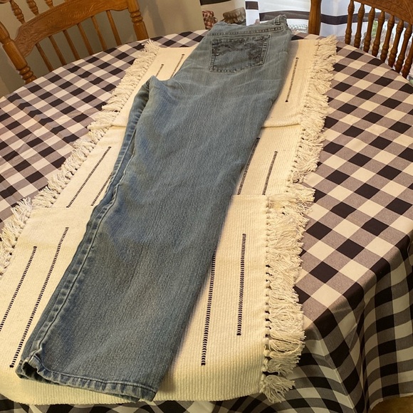 Gloria Vanderbilt Amanda Women's Jeans Size 12 With Embroidered Pockets - Picture 5 of 11